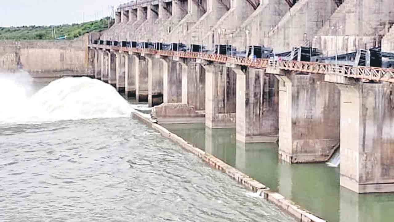 సింగూరు ప్రాజెక్టు నుంచి 0.1 టీఎంసీల నీటి విడుదల