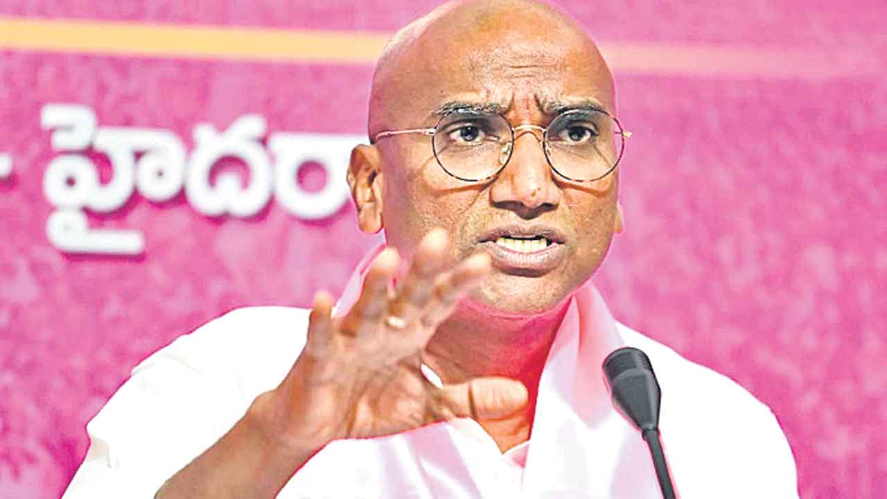 భూములు లాక్కోవడం కాదు: ప్రవీణ్కుమార్ ఆవేదన