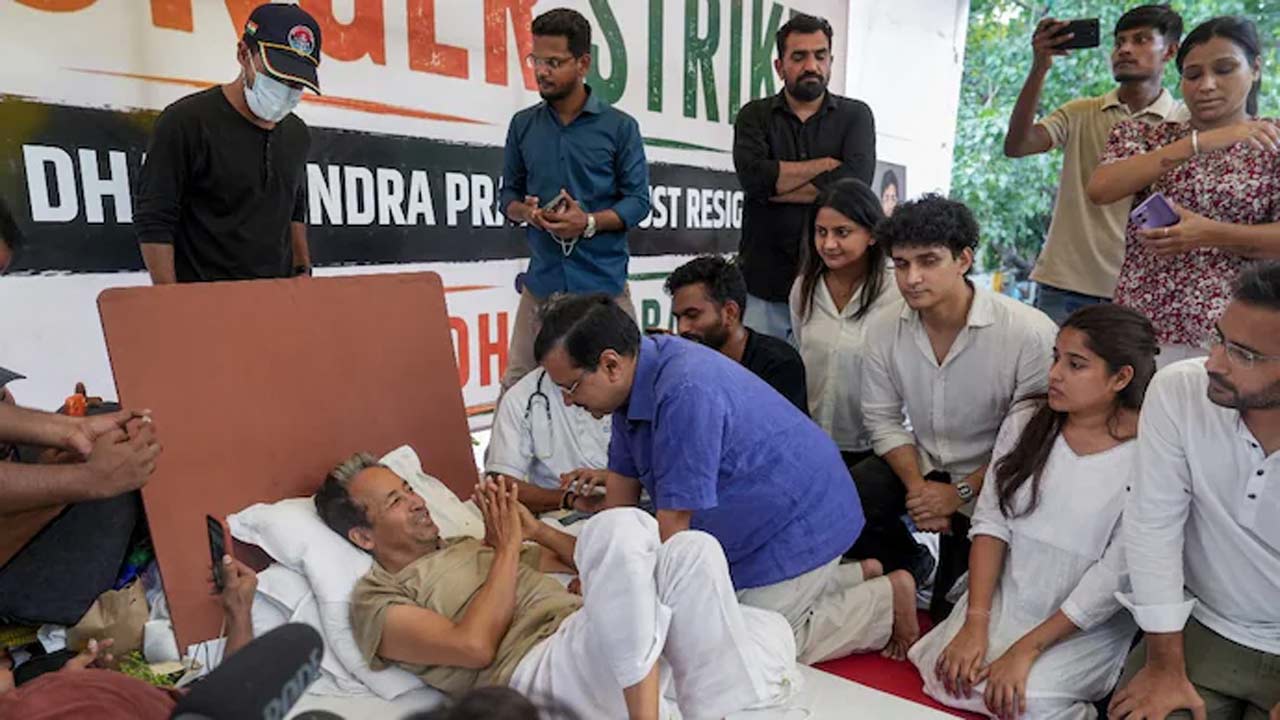 అరవింద్ కేజ్రీవాల్ హెచ్చరిక: యువత డిమాండ్లు తక్షణం తీర్చాలి
