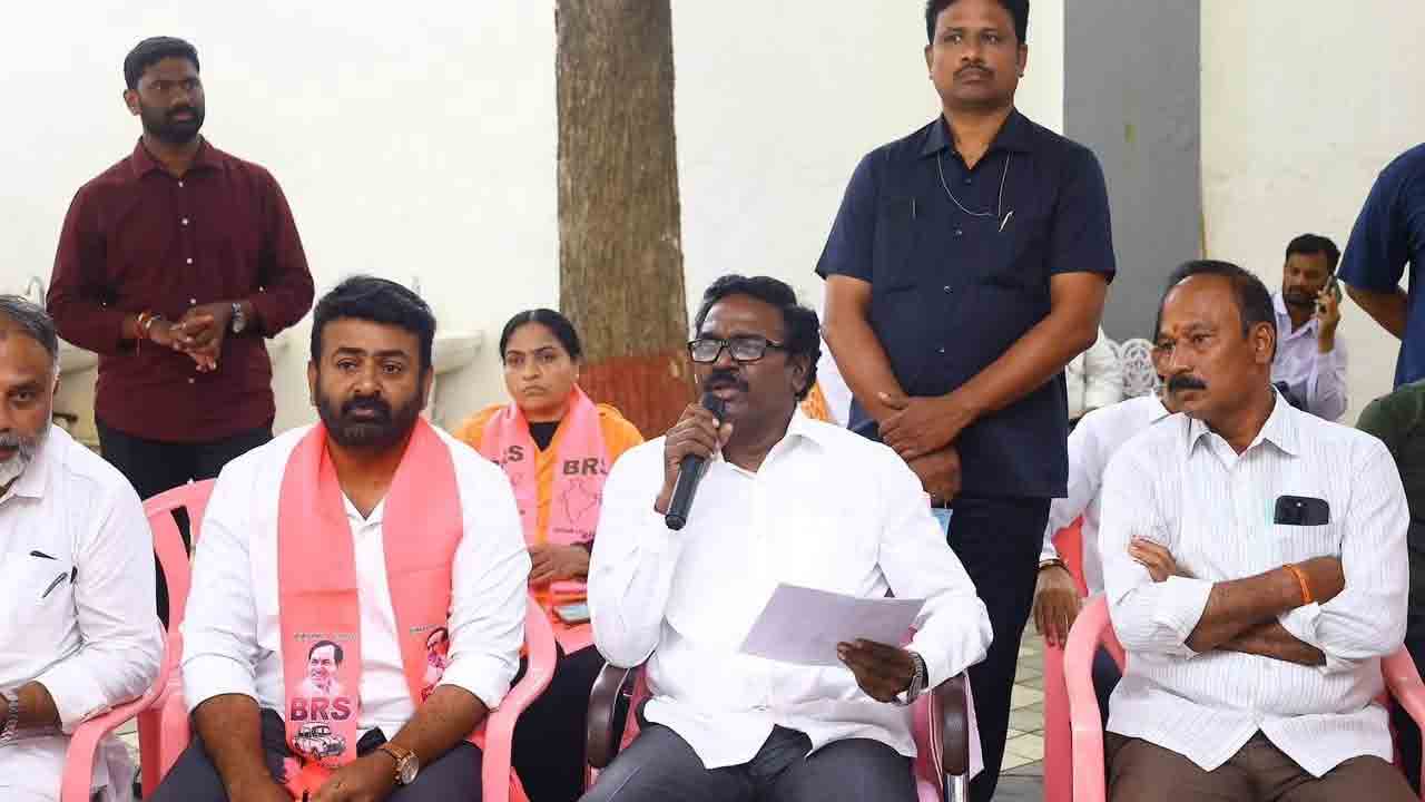 పనిచేసే వారికే పదవులు: ఖమ్మం బీఆర్ఎస్ నేతలకు పువ్వాడ దిశానిర్దేశం