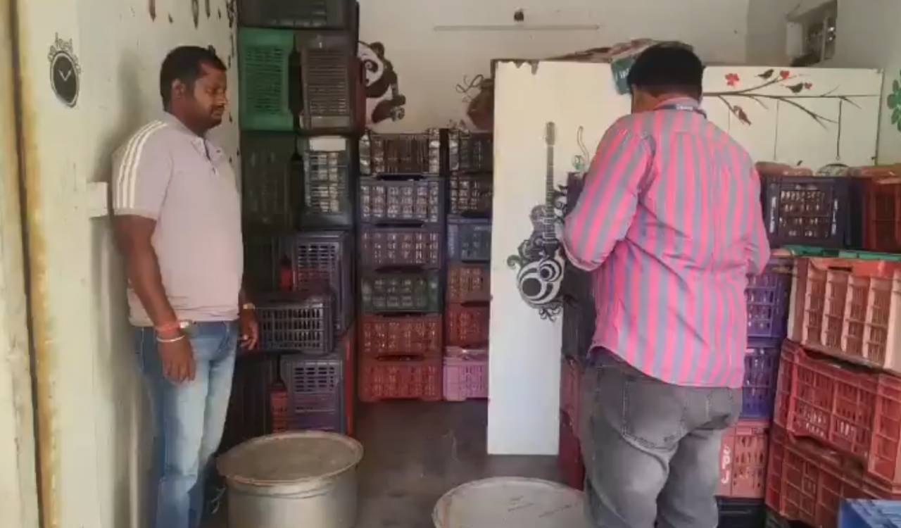 హైదరాబాద్లో 850 కిలోల నెయ్యి సీజ్, 60 కిలోల ధ్వంసం