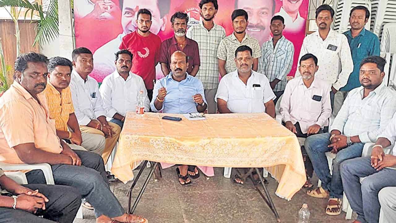 మాండ్ర ఎన్నికల్లో పోలీసుల ఘోర హస్తక్షేపం