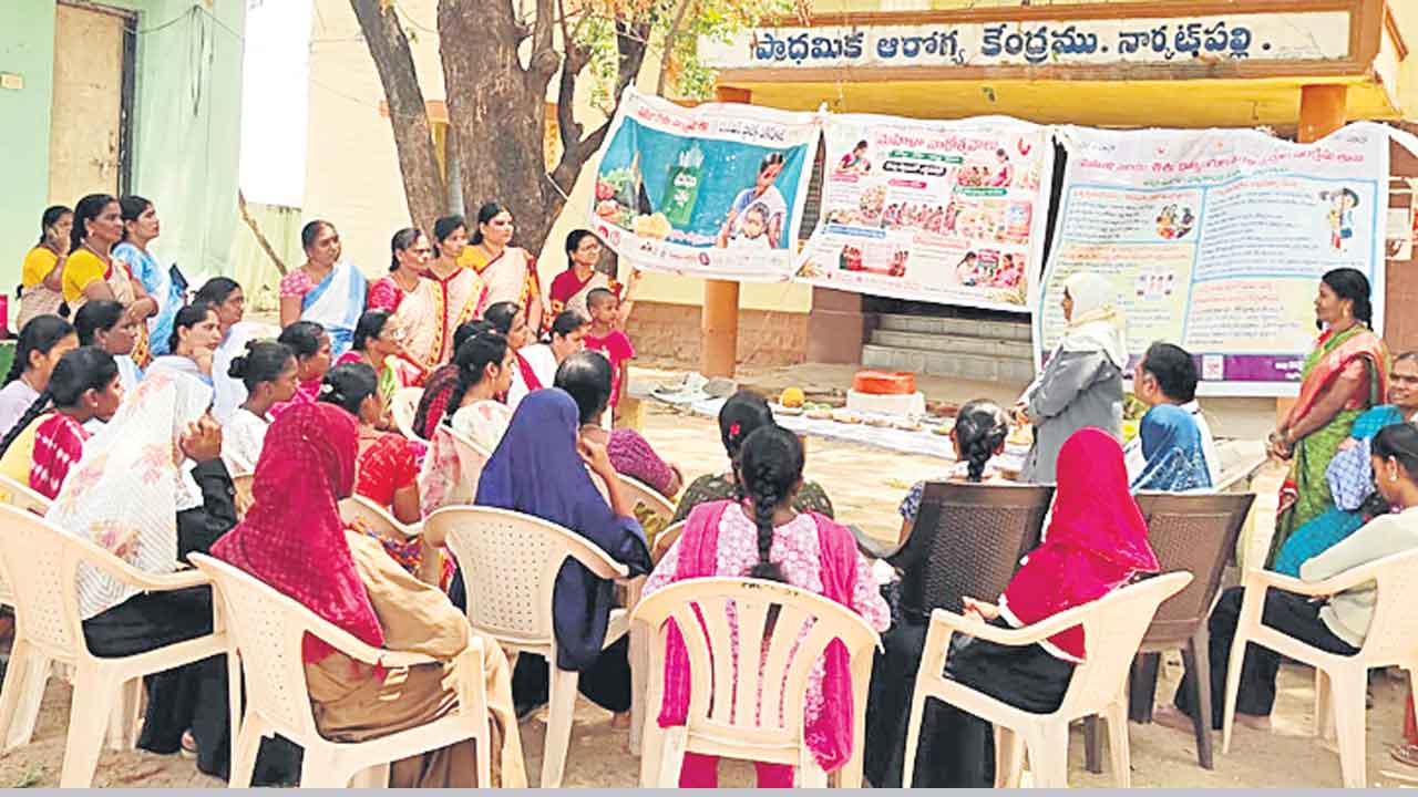 పిల్లల ఆరోగ్యం పోతుంది, అంగన్‌వాడీలో పౌష్టికాహారం పోతుంది