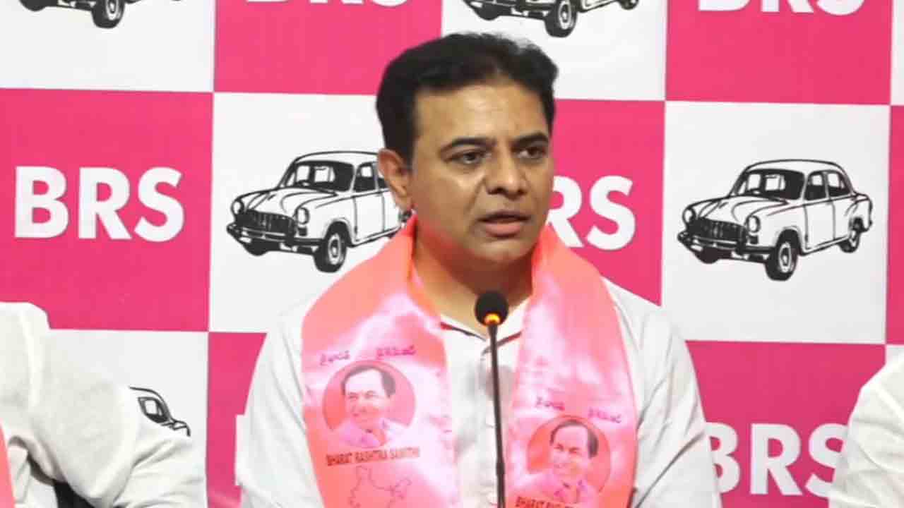 కేసీఆర్-కి రక్షణ కవచం హరీష్ రావు