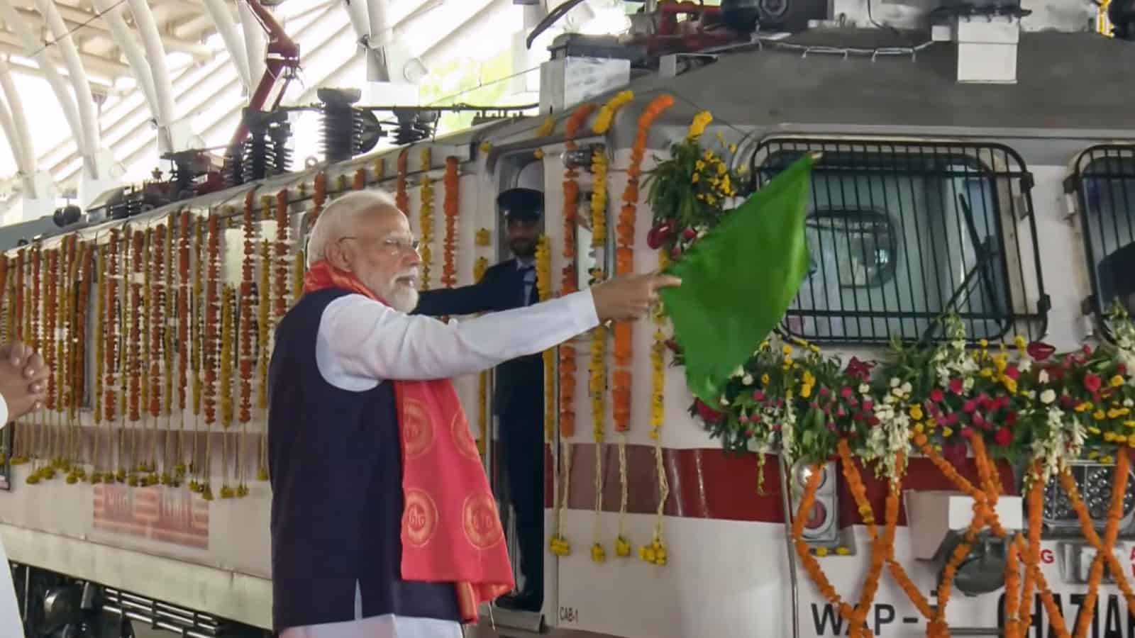 పంజాబ్లో 75 రైల్వే స్టేషన్ల పునరుద్ధరణ: మోడీ ప్రారంభం