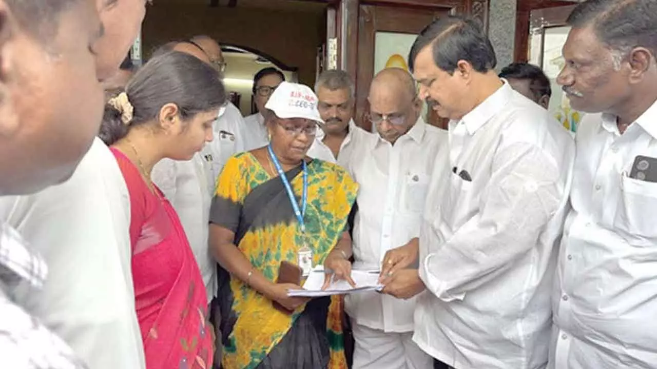 SIR ఎక్సర్సైజ్‌ను నెల పొడిగించాలని BRS డిమాండ్