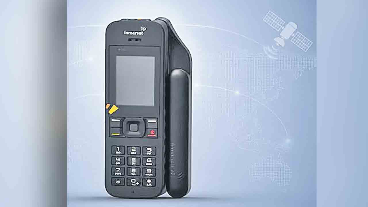 BSNL Satellite Phone | టవర్ సిగ్నల్ లేని చోట కూడా కాల్స్ చేసుకునేలా బీఎస్ఎన్ఎల్ శాటిలైట్ ఫోన్.. ధర ఎంతంటే..!