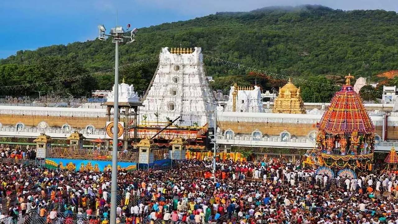20 గంటల వేచి చూపులతో తిరుమల భక్తుల రద్దీ