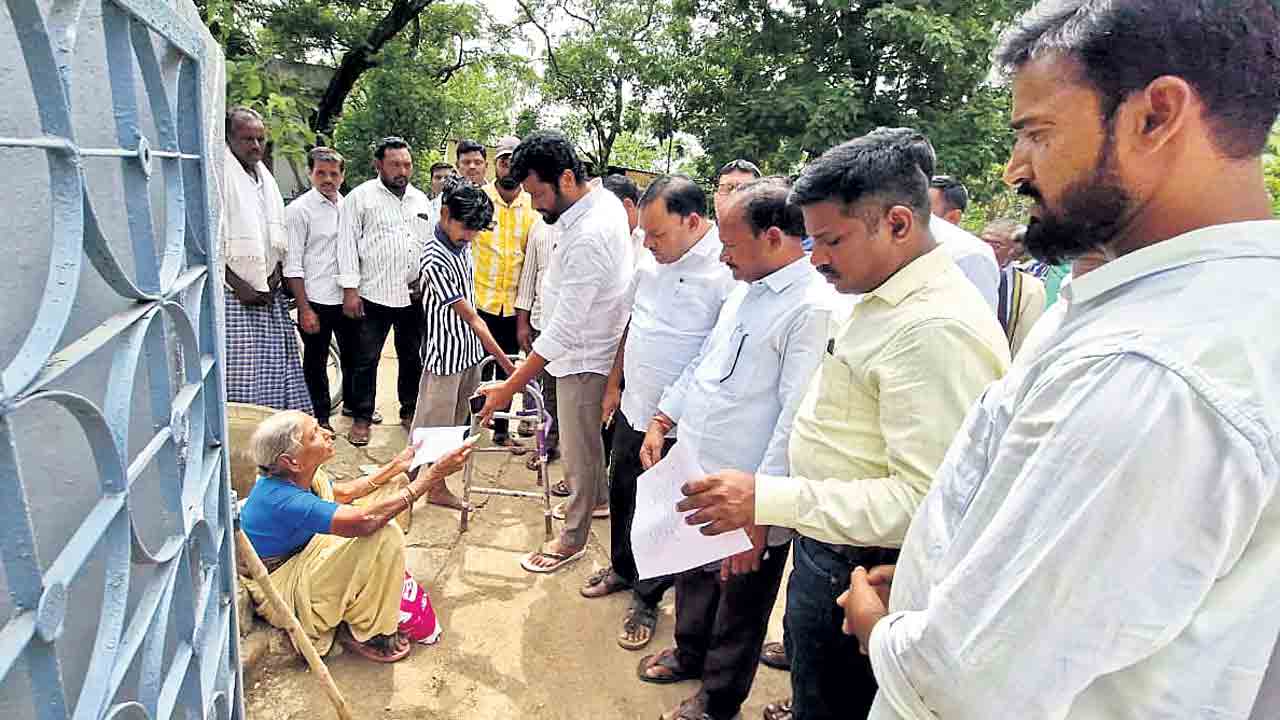 బోథ్ ఎమ్మెల్యే అనిల్ జాదవ్ ఓట్ల జాగ్రత్త