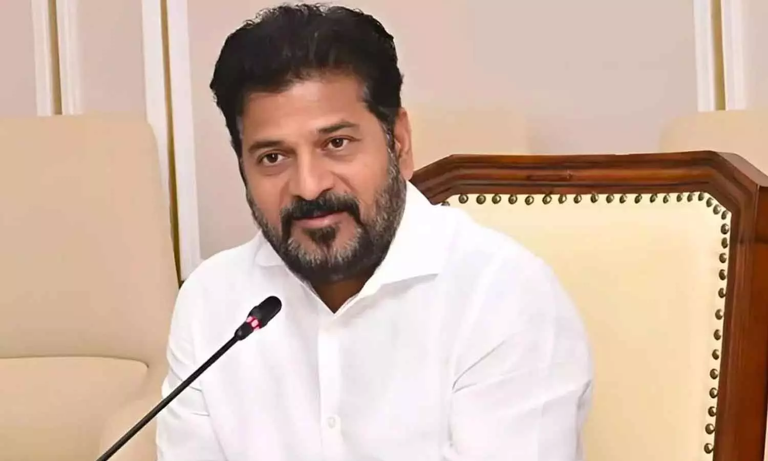 A భూముల జాబితాపై సమీక్ష: ఆస్తి హక్కుల రక్షణకు రేవంత్ హామీ