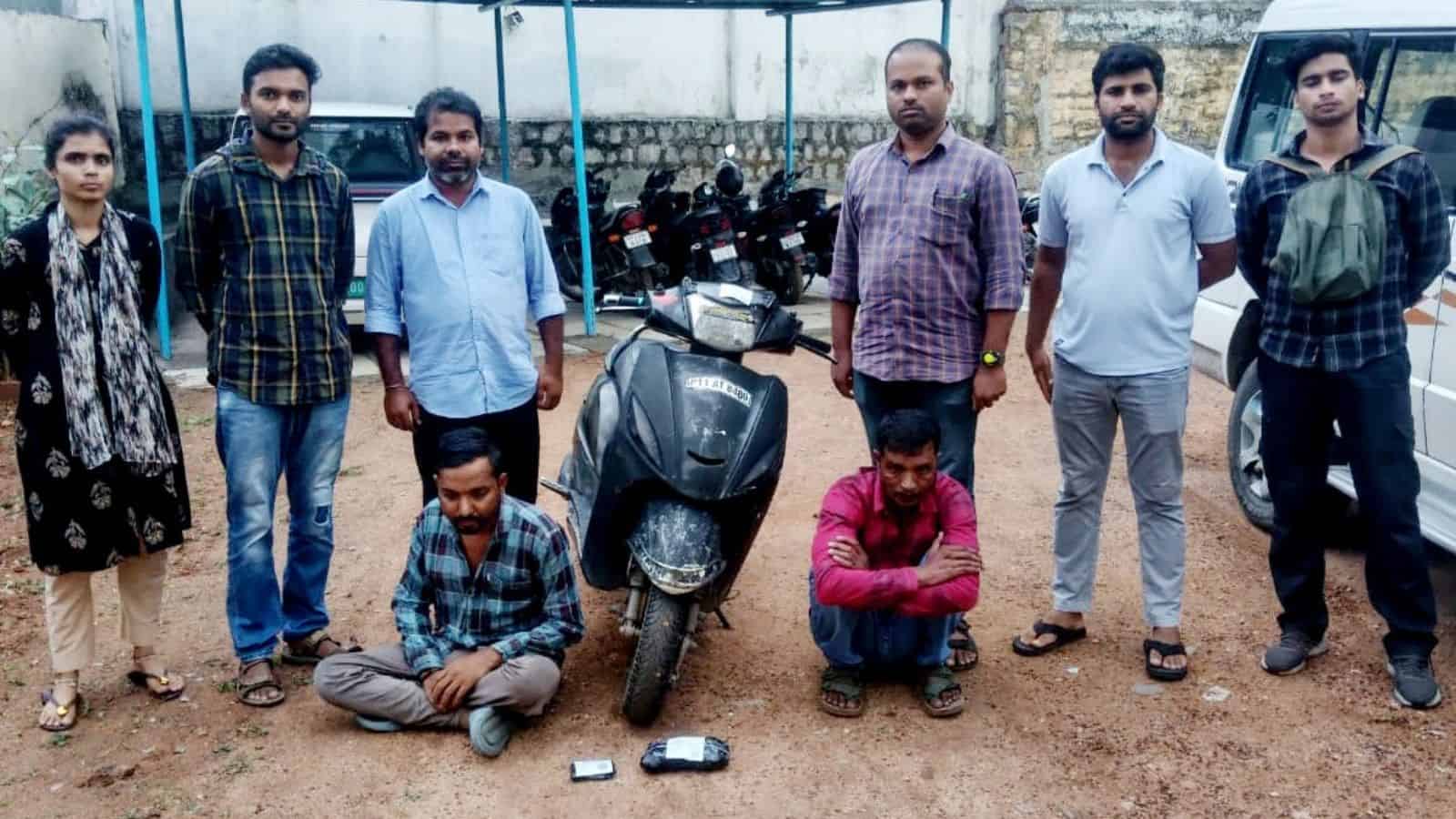 చంద్రయంగుట్టలో గంజా పట్టివేత: ఇద్దరు వ్యక్తుల అరెస్ట్
