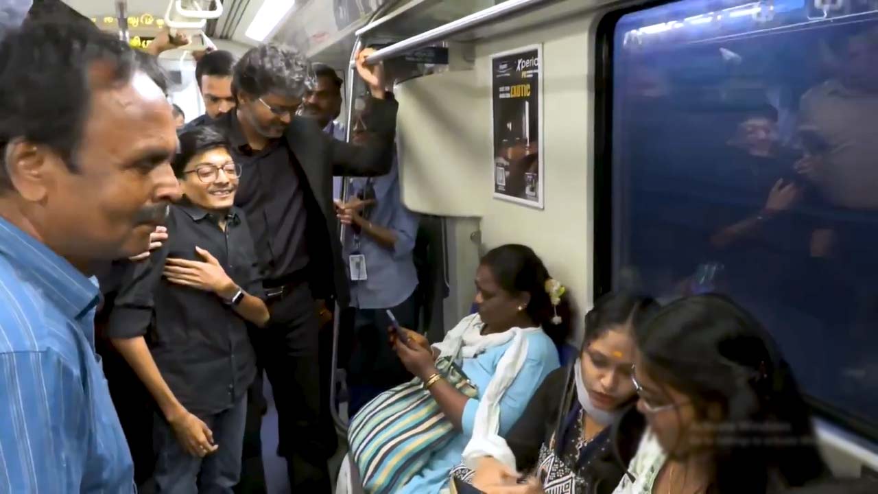 చెన్నై మెట్రోలో సీఎం విజయ్ ప్రయాణం: సాధారణ ప్రయాణికుడిలా టికెట్ కొనుగోలు