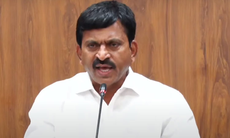 కాళేశ్వరం ప్రాజెక్టు విమర్శలు: ఇందిరమ్మ ఇళ్లు కడుతున్నాం, కమీషన్లు కోసం కాదు