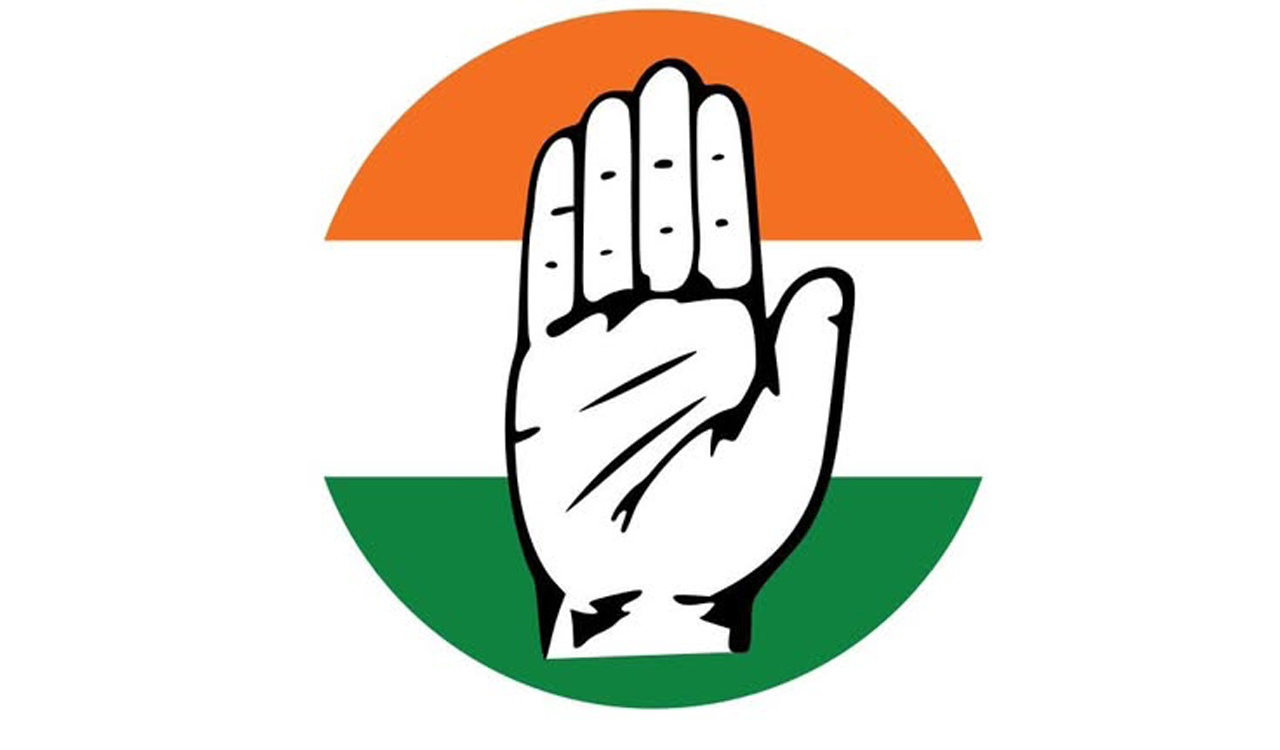 కాంగ్రెస్ పార్టీలో అంతర్గత విభేదాలు, అధ్యక్షురాలు అథ్రమ్ సుగుణాను తొలగించే యత్నం