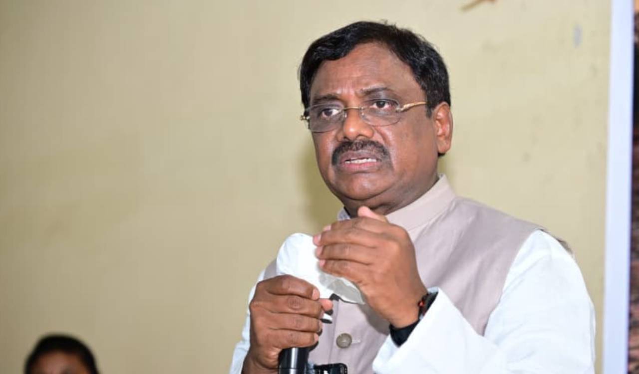 కాంగ్రెస్ విజయంపై సందేహం వ్యక్తం చేసిన కార్మిక శాఖ మంత్రి వివేక్ వెంకటస్వామి వ్యాఖ్యలు విద్యార్థులను ఆశ్చర్యపరిచాయి, చర్చకు దారితీశాయి