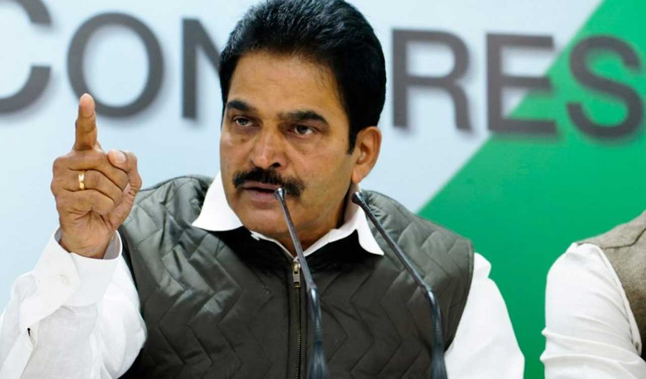 కాంగ్రెసు హైకమాండ్ పార్టీ విభజనలను ఖండించింది