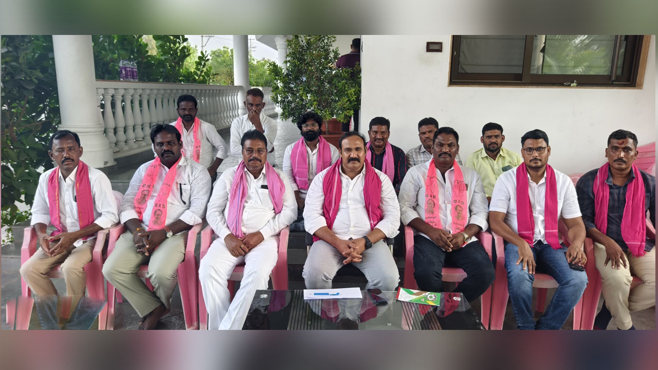 డబుల్ బెడ్ రూమ్ ఇళ్ల ఎంపికలో తప్పుడు విధానాలు వద్దు: బొల్లం మల్లయ్య యాదవ్