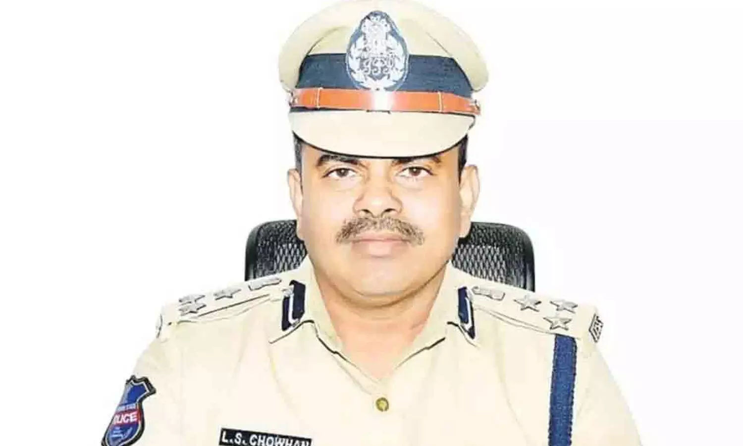 డీజీపీ కార్యాలయానికి ఐపీఎస్ అధికారి ఎల్ ఎస్ చౌహాన్ బదిలీ