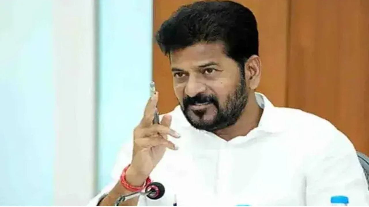 కాంగ్రెస్ నేతలకు సీఎం రేవంత్ వార్నింగ్: ఆగస్టు 3 వరకు గాంధీభవన్కు రావొద్దు