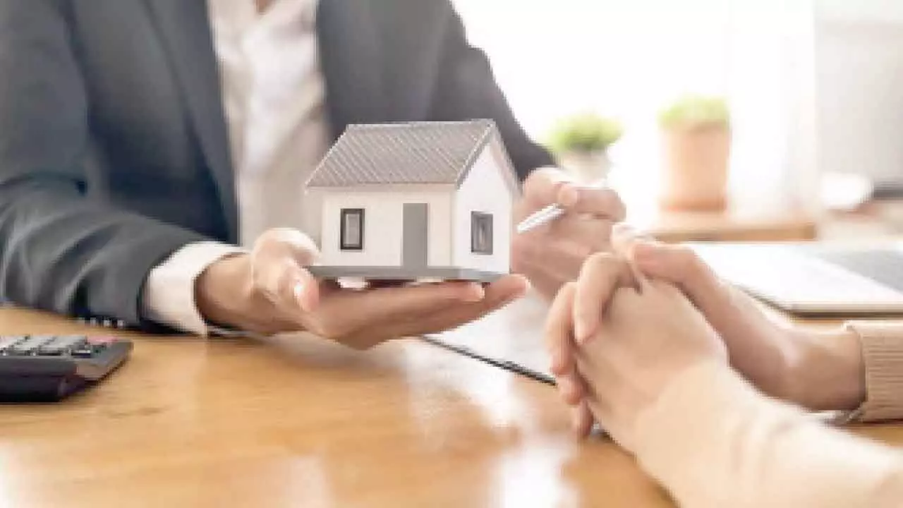 హైదరాబాద్లో ఆస్తి నమోదు సేవలు ఆగిపోయాయి