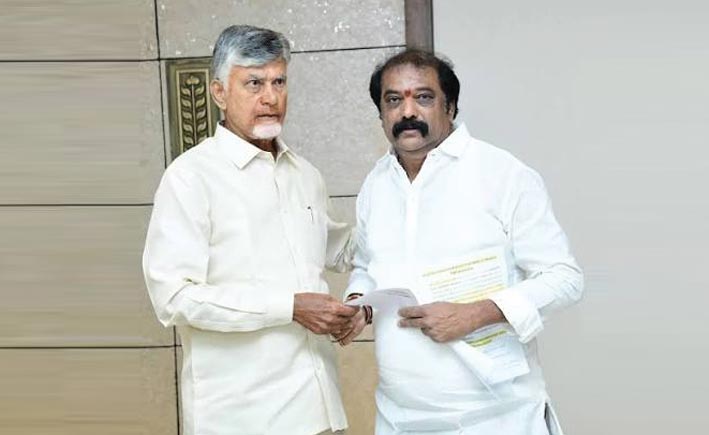 గుంతకల్లులో ఎమ్మెల్యే జయరాం కాన్వాయ్ని అడ్డుకున్న స్థానికులు