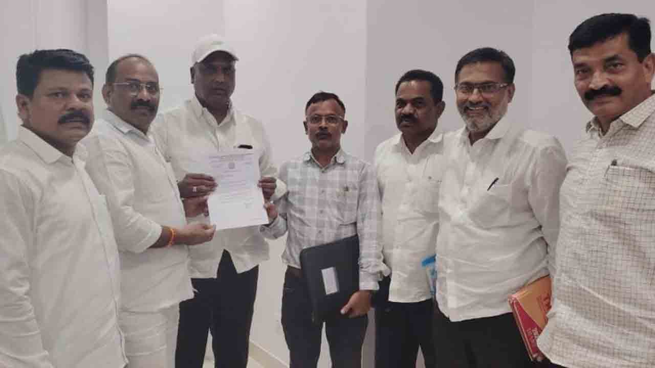 గురుకుల ఉద్యోగులకు శుభవార్త: 1,400 ప్రమోషన్ల ఫైల్పై మంత్రి సంతకం