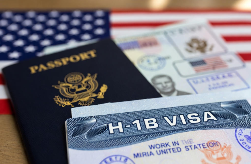 H-1B వీసా ఫీజుల మార్పుపై వైట్ హౌస్ కీలక సమీక్ష పూర్తి