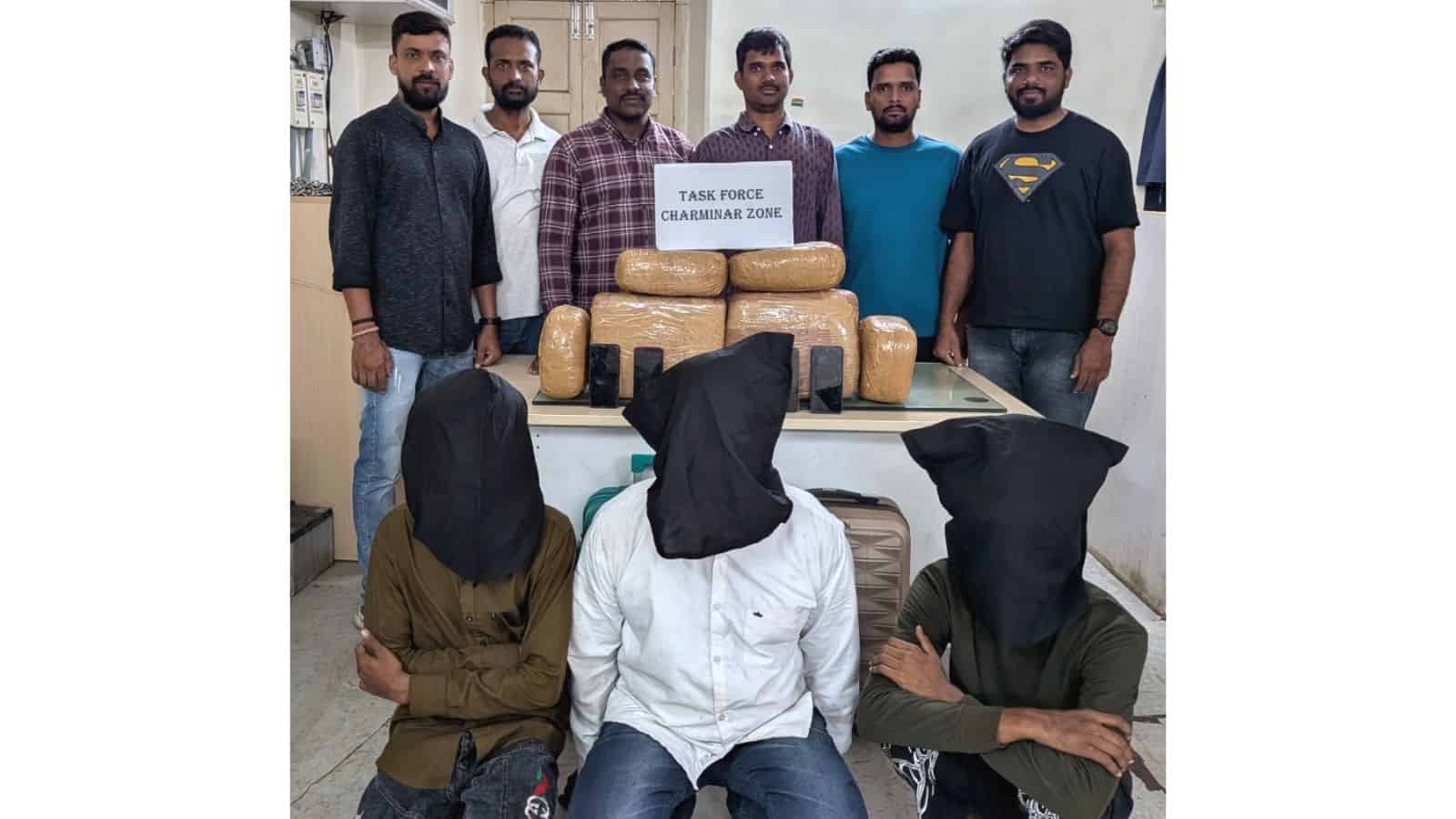 హైదరాబాద్‌లో 22 కిలో గంజాయి తొలగింపు, 3 మంది అరెస్ట్