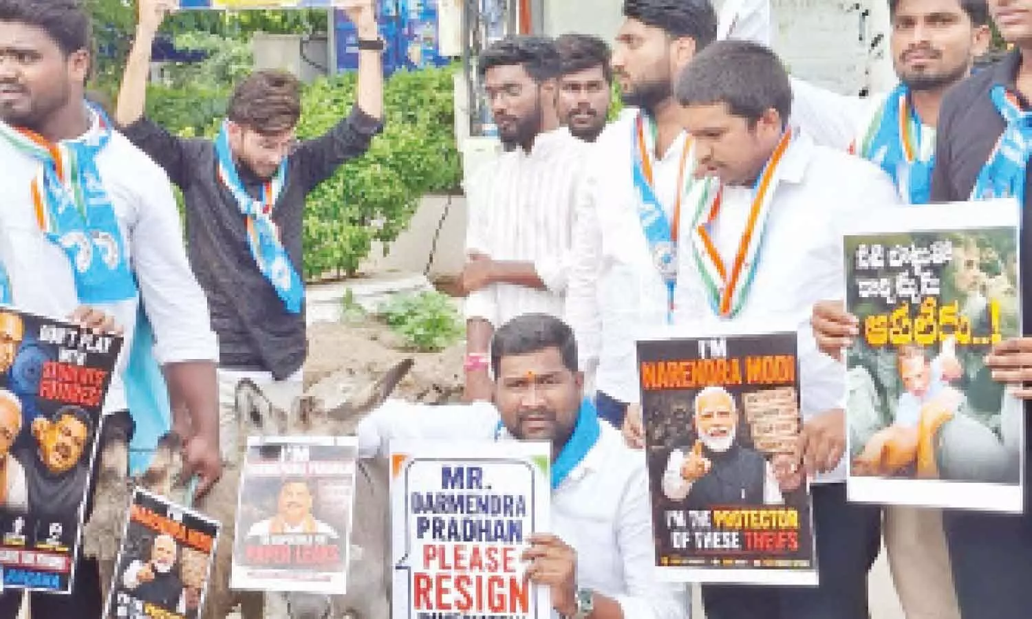 హైదరాబాద్‌లో కాంగ్రెస్-NSUI నిరసనలు: పరీక్షల అనైతికతలపై
