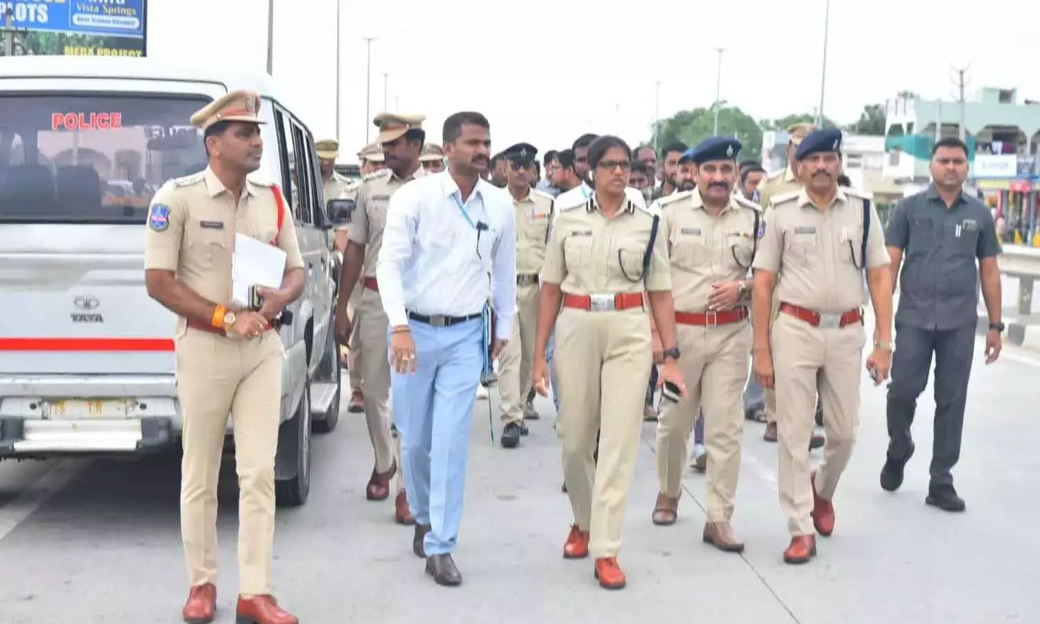 జనగామ: యశ్వంతపూర్ జంక్షన్లో ప్రమాదకర ప్రాంతాన్ని పరిశీలించిన పోలీస్ కమిషనర్