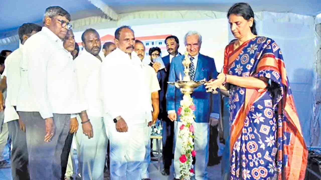 జనవాడలో రూ. 5 కోట్లతో కొత్త ప్రభుత్వ పాఠశాల ప్రారంభం