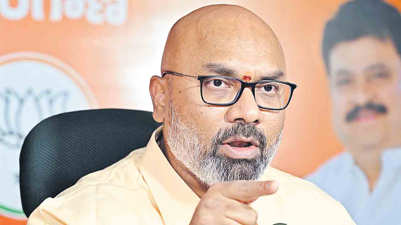 జర్నలిస్టుపై బీజేపీ ఎంపీ అర్వింద్ అనుచిత వ్యాఖ్యలు