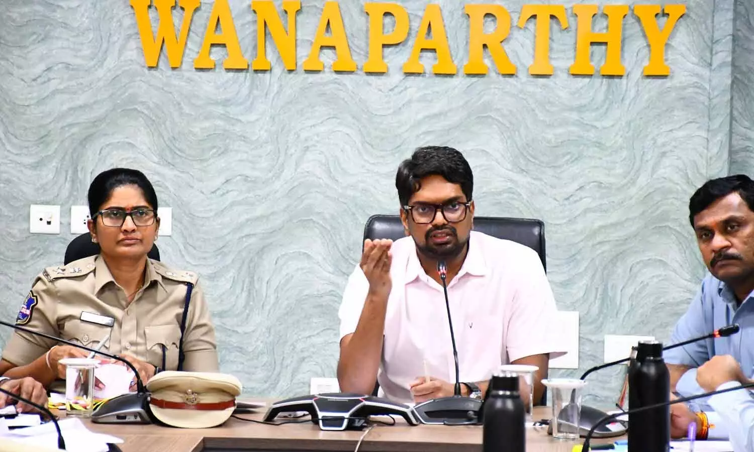 జాతీయ రహదారులపై అక్రమ పార్కింగ్‌ను వెంటనే తొలగించాలి: సురభి ఆదేశాలు