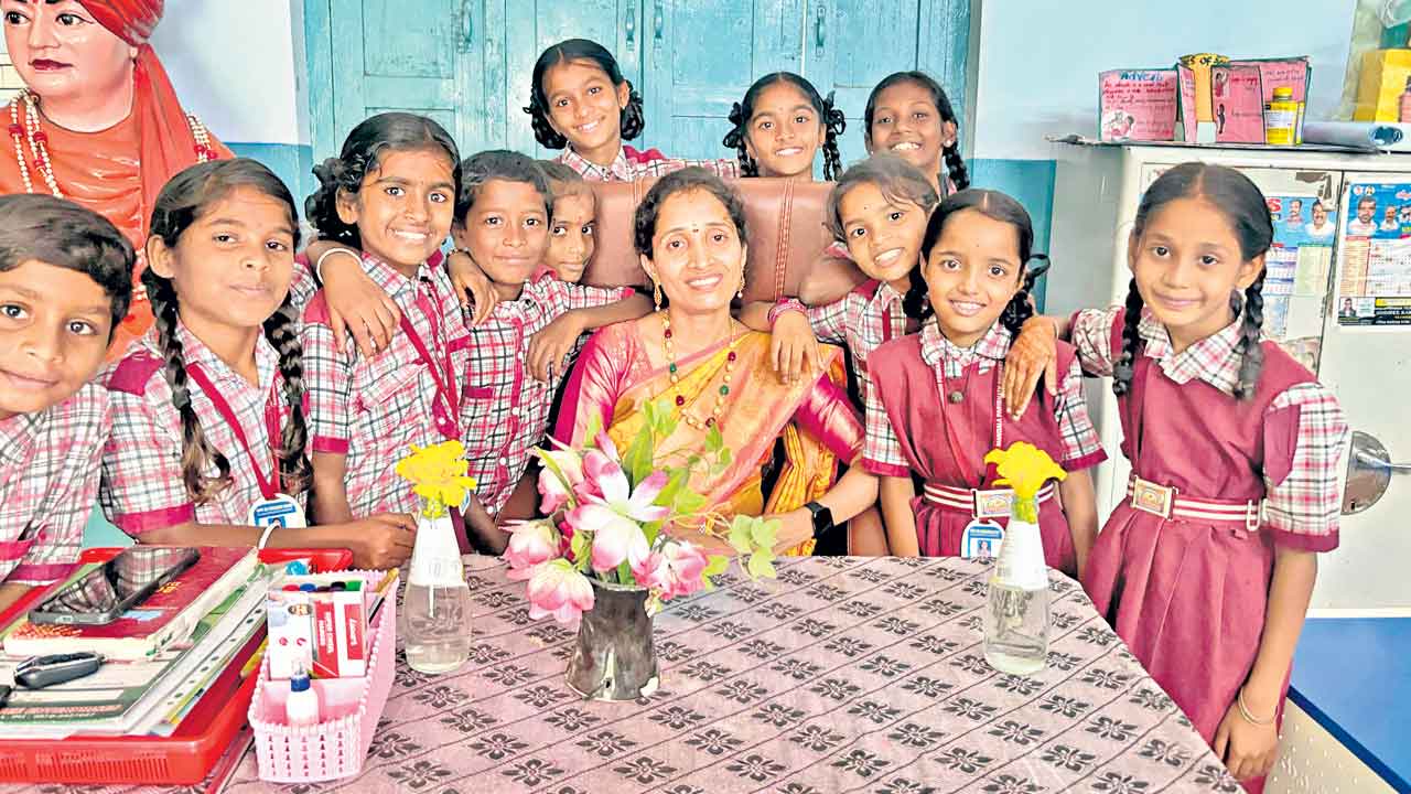 జాతీయ ఉత్తమ ఉపాధ్యాయ పురస్కారానికి కామారెడ్డి టీచర్ బొంపెల్లి భవాని ఎంపిక