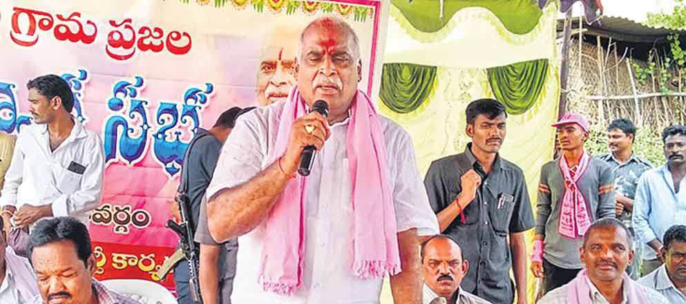 కాగాజ్నగర్-దాహెగావ్ రోడ్డు పనుల వాయిదాపై కోనేరు కోనప్ప నిరసన