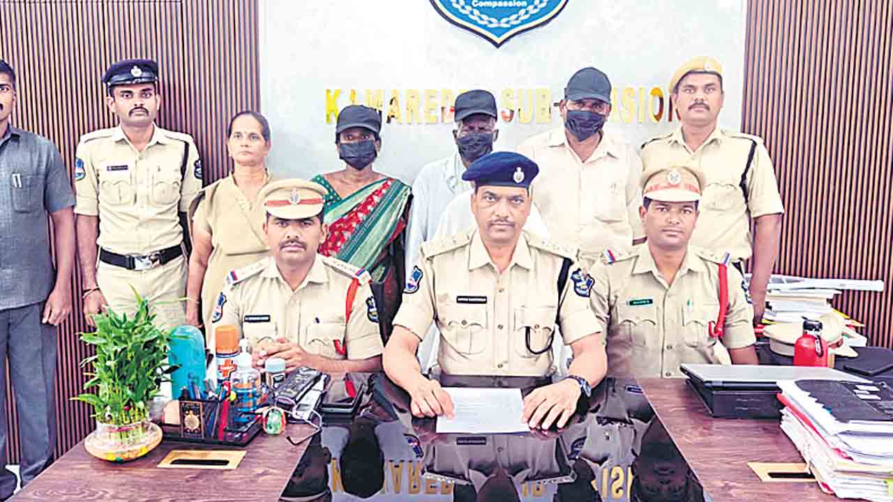 కామారెడ్డి: నకిలీ పత్రాలతో భూమి రిజిస్ట్రేషన్ కేసులో ముగ్గురు అరెస్ట్