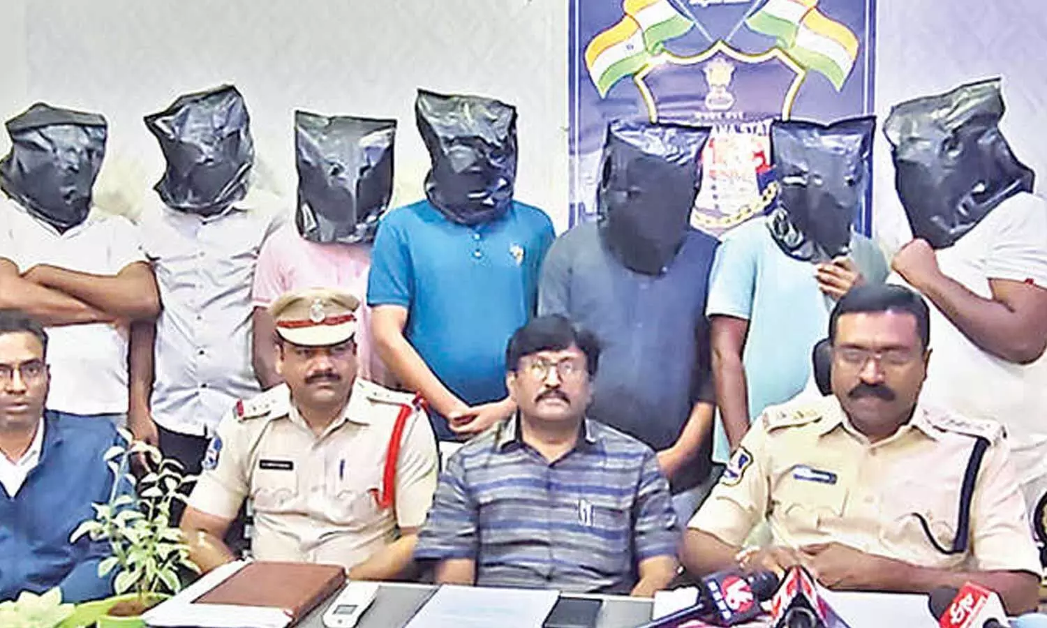 కపట డీఏపీ ఎరువుల మోసపు వ్యాపారం తెరుచుకున్నది