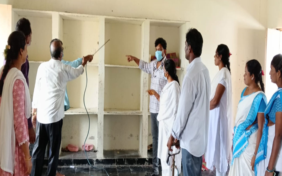 కరకగూడెం: విద్యార్థులకు వైద్య పరీక్షలు, దోమల మందు పిచికారి