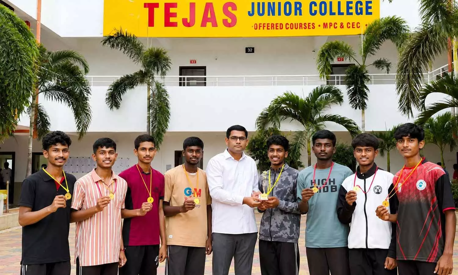కరీంనగర్ అథ్లెటిక్స్లో టీజస్ కాలేజీ విద్యార్థుల మెరుపు