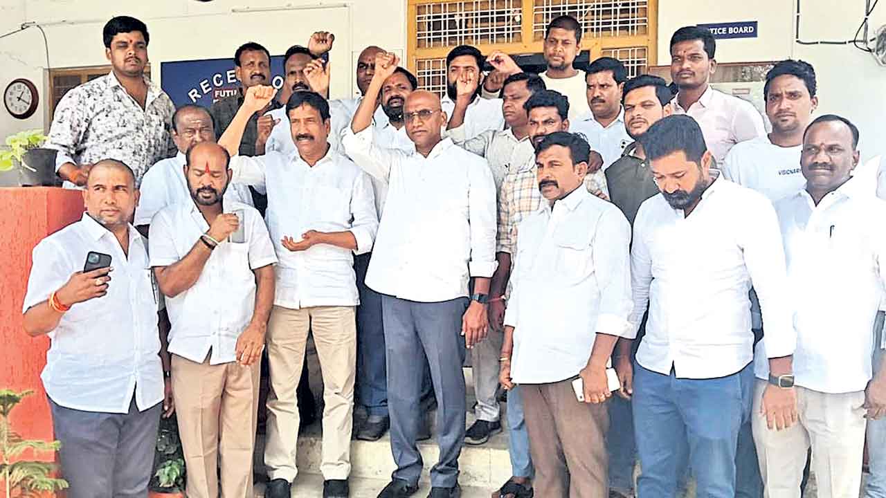 శంకర్పల్లి రూరల్లో బాధితుల పరామర్శనలో అరెస్టులు