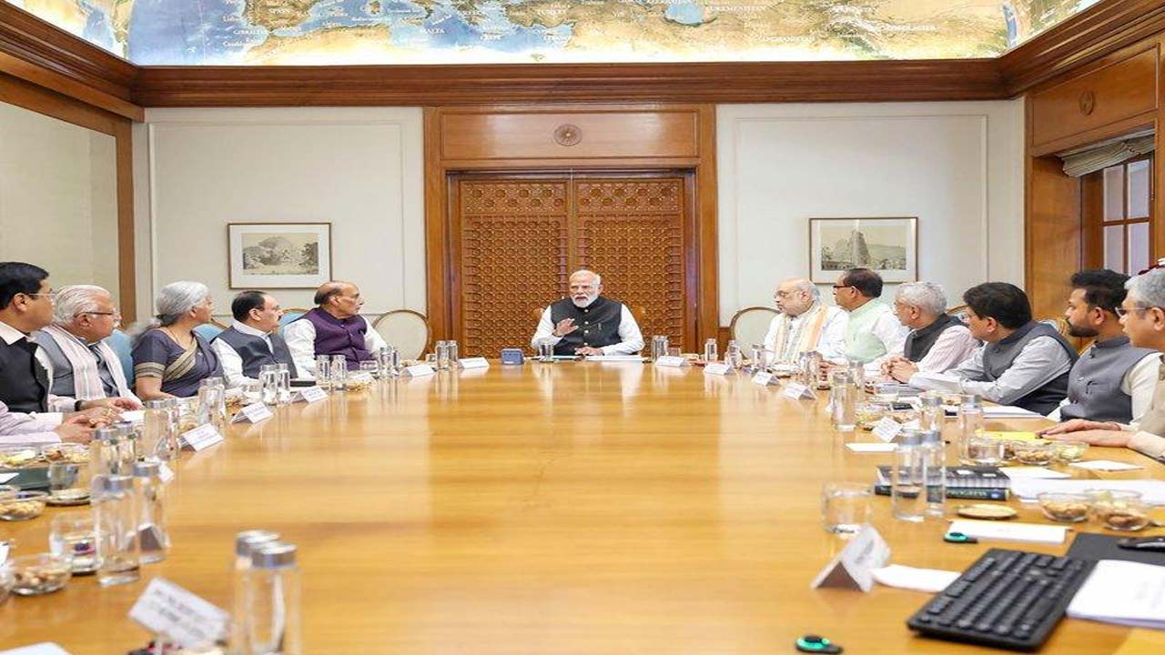 కేంద్ర మంత్రివర్గ విస్తరణకు రంగం సిద్ధం: 12 పదవులు ఖాళీ