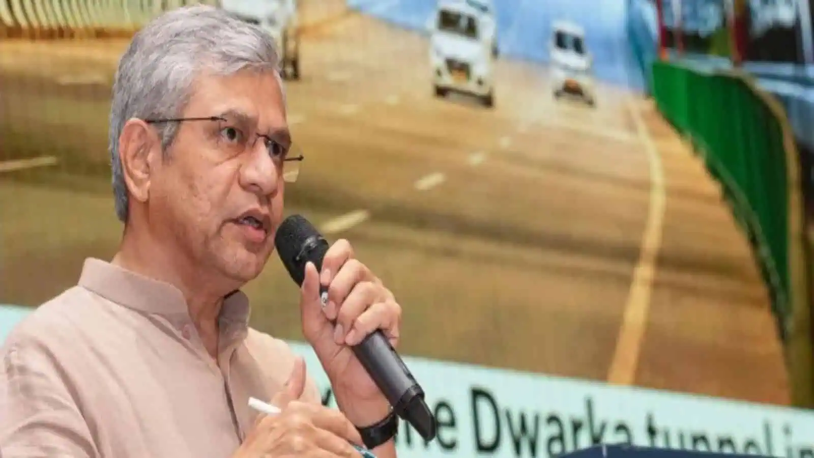 కేంద్రం బల్లారి-గుంటకల్ రైలు ప్రాజెక్ట్‌కు 1,264 కోట్ల రూపాయల ఆమోదం తెలిపింది.