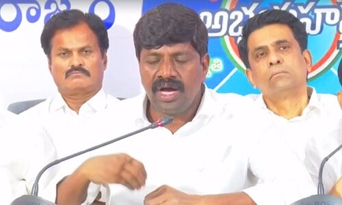 కొండా సురేఖ వ్యాఖ్యలపై కాంగ్రెస్ ఎమ్మెల్యే వేముల వీరేశం ఆగ్రహం
