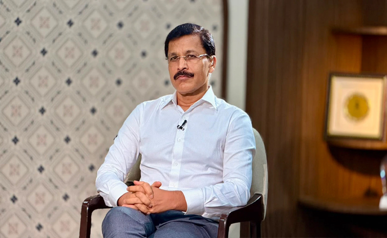 లంచం ఇచ్చే ఆలోచన వద్దు: ఐఏఎస్ అధికారి తుకారం ముండే హెచ్చరిక