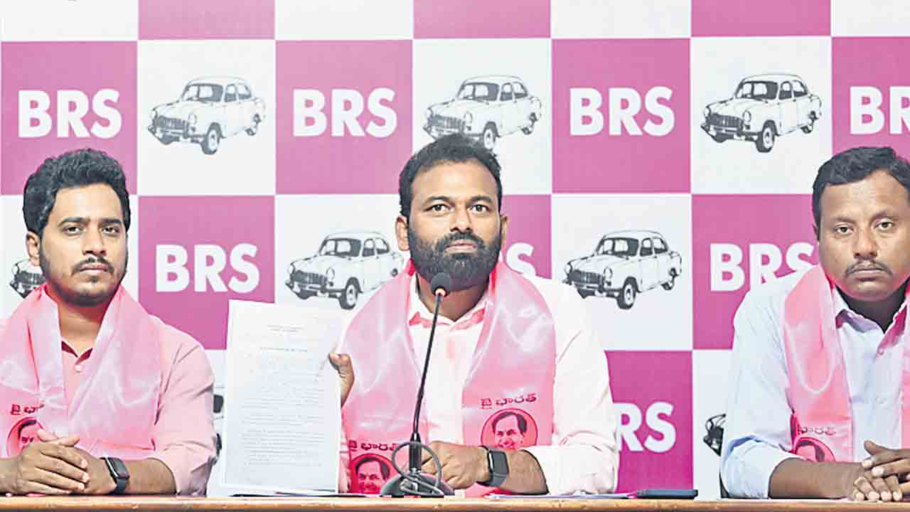 మంత్రి సీతక్క, ఆమె కుమారుడిపై సతీశ్‌రెడ్డి ఆరోపణలు