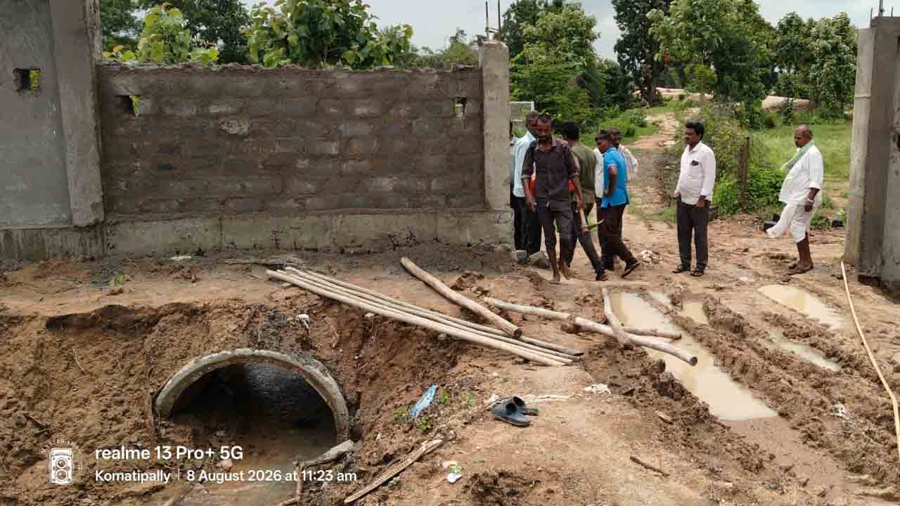 మెదక్: షబ్బీర్ అలీ గెస్ట్ హౌస్ కాంపౌండ్ వాల్ కూల్చివేత