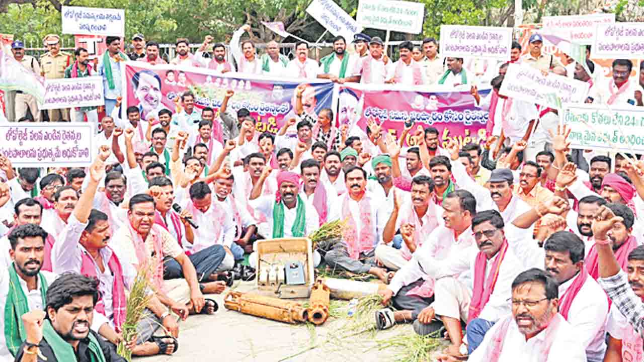 నల్లగొండలో ట్రాన్స్కో కార్యాలయం ముట్టడి, విద్యుత్ కోతలపై రైతుల నిరసన