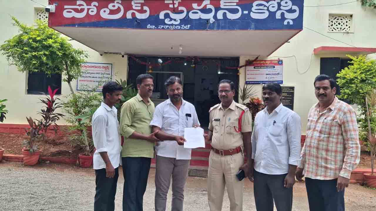 నమస్తే తెలంగాణ పత్రికపై కాంగ్రెస్ నేత వ్యాఖ్యలు: పోలీసులకు ఫిర్యాదు