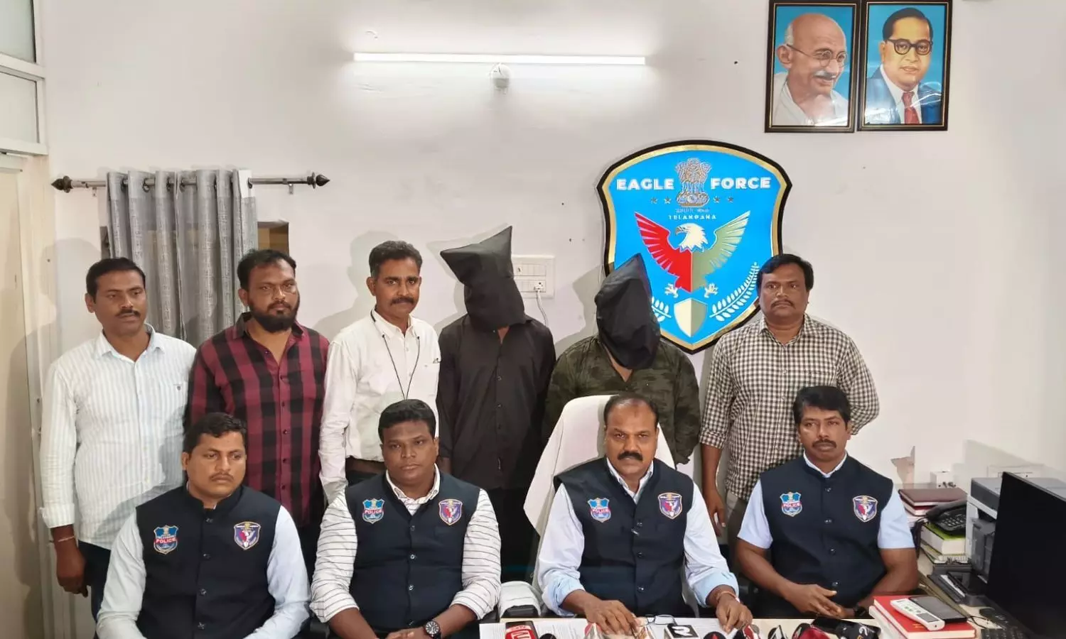 నార్కోటిక్స్ పోలీసులు 129.34 కిలోల గంజాయిని స్వాధీనం చేసుకున్నారు; వరంగల్‌లో ఇద్దరి అరెస్ట్