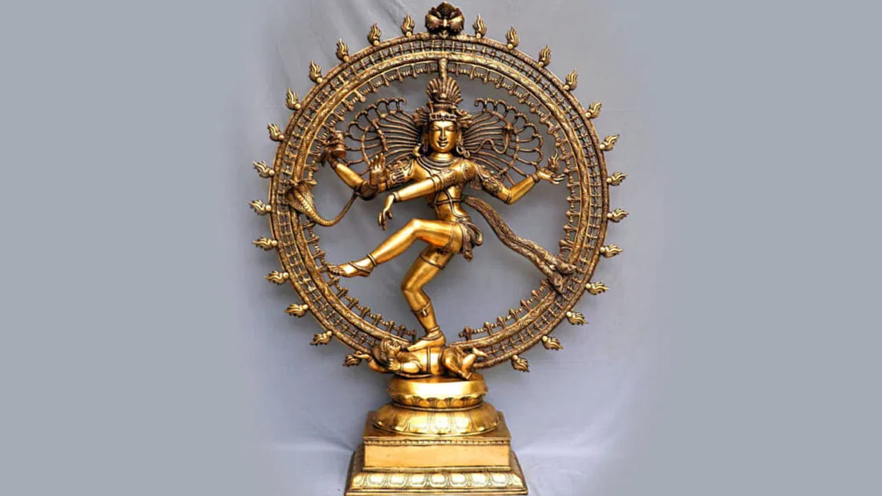 నటరాజ స్వామి పాదాల కింద ఉన్న అపస్మారుడు ఎవరు?